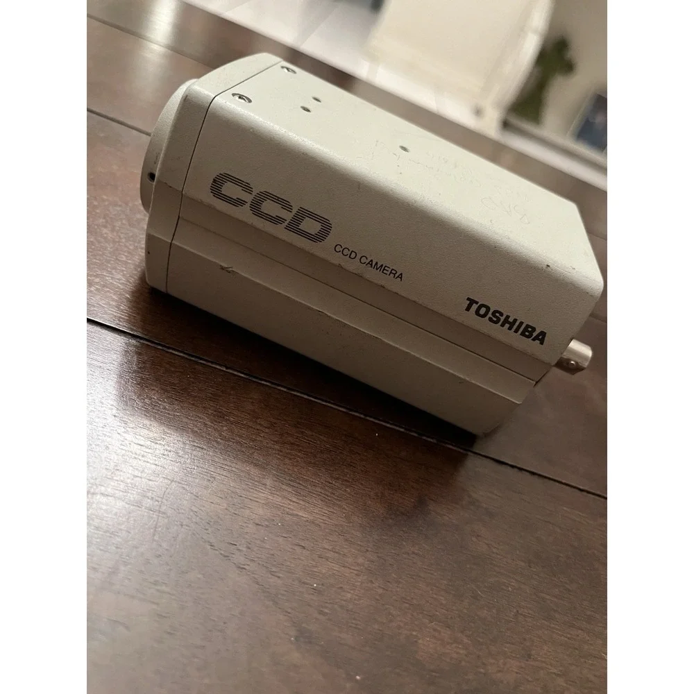 TOSHIBA CCD COLOR VIDEO CAMERA IK-527A